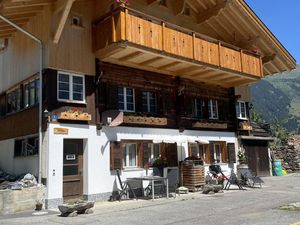 Haus, die Ferienwohnung liegt im Parterre