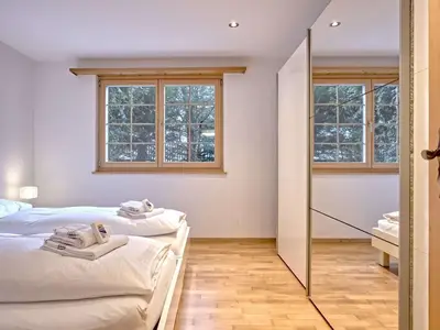 Schlafzimmer 1