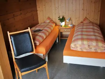 Schlafzimmer (2 Einzelbetten, können zusammengeschoben werden)