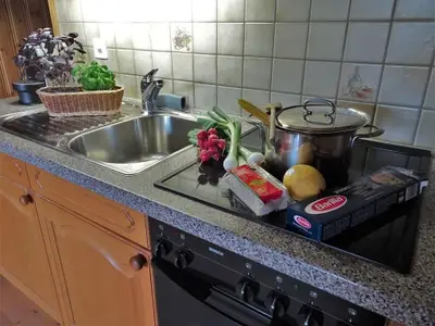 Küche mit Backofen