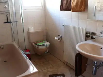 Badezimmer mit Badewanne