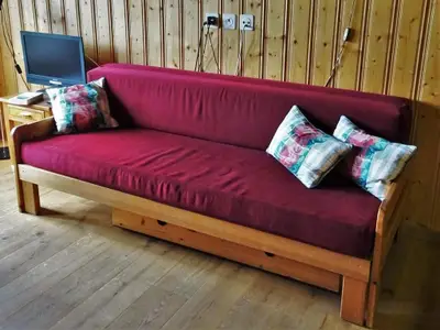 Sofa kann in ein Doppelbett umgewandelt werden