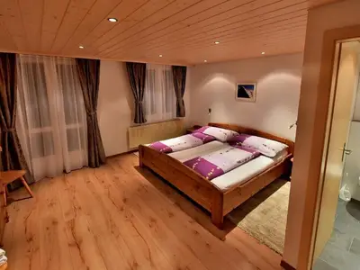 Doppelzimmer zur Südseite mit seperatem WC