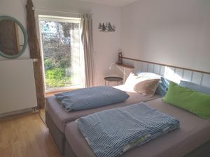 gemütliche Schlafzimmer mit 90x200 Betten