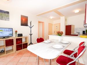 23481700-Ferienwohnung-3-Grömitz-300x225-5