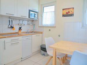 23883405-Ferienwohnung-4-Grömitz-300x225-1