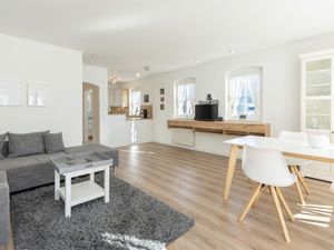 23704070-Ferienwohnung-4-Grömitz-300x225-5