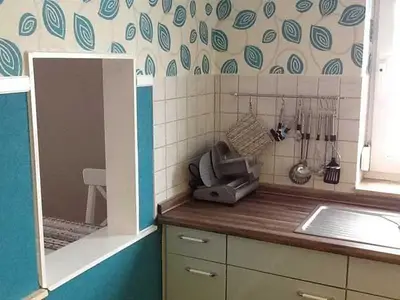 Küche / Durchreiche zum Wohn-/Esszimmer