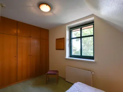 Schlafbereich. Schlafzimmer 1 mit Kleiderschrank