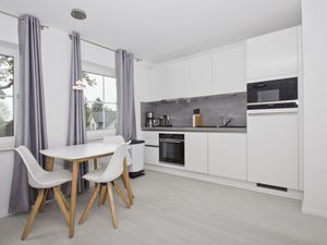 23069683-Ferienwohnung-2-Groß Zicker-300x225-5