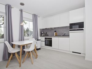 23957241-Ferienwohnung-2-Groß Zicker-300x225-5