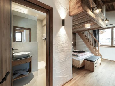 Schlafzimmer-Badezimmer-Galerie-Chalet-Holzi-Appar