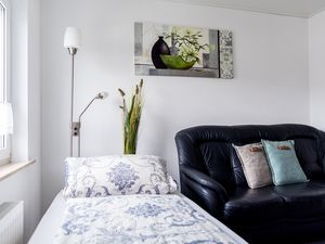 Wohnzimmer mit Zustellbett