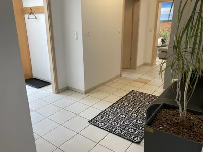 zur Orientierung der Blick Richtung Windfang/Küche/Wohnzimmer