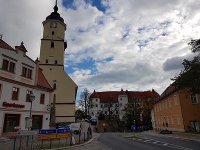 Markt Nossen mit Blick auf Schloß  Nossen