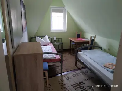 room 2, Zimmer 2