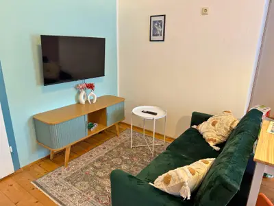 Wohn- /Esszimmer mit Smart-TV