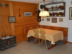 23842384-Ferienwohnung-4-Gstaad-300x225-4