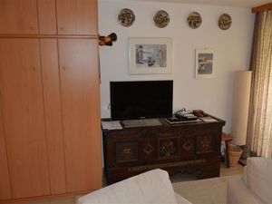 23842384-Ferienwohnung-4-Gstaad-300x225-5