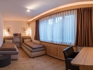 23836859-Ferienwohnung-6-Gstaad-300x225-1