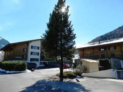 Zufahrt / Parkplatz