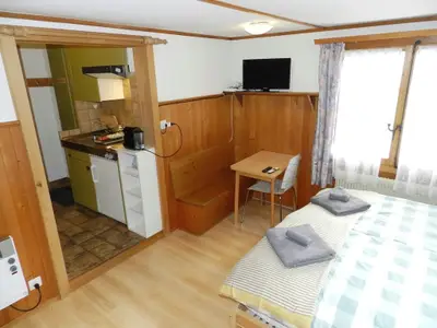 Wohn-/Ess-/Schlafzimmer (2)
