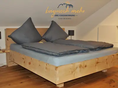 Zirbenschlafzimmer 2 mit Balkonzugang