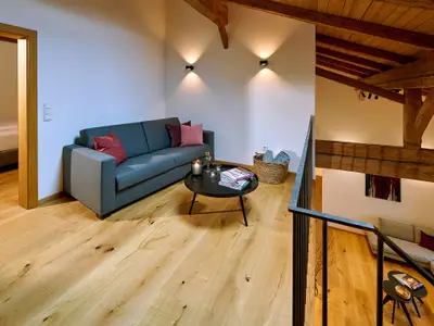 Couch auf Galerieebene