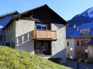 18369354-Ferienwohnung-4-Guarda-300x225-0