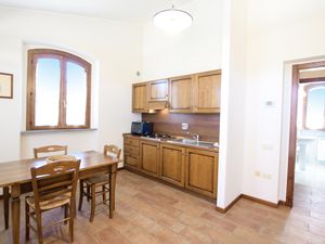 24003561-Ferienwohnung-4-Gubbio-300x225-3