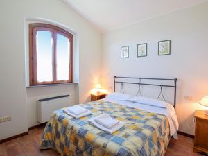 24003561-Ferienwohnung-4-Gubbio-300x225-5