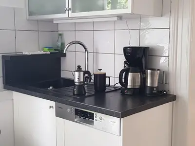 Küche mit Spülmaschine
