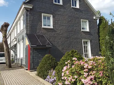 Ansicht mit Parkstreifen