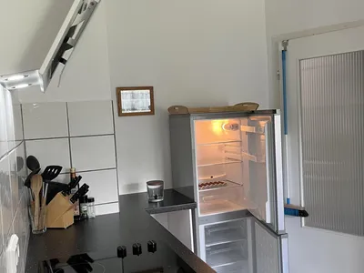 Küche, Kochfeld, Backofen, Kühl-Gefrierkombination