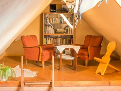 Leseecke_im_Spitzboden_App_4-8_Personen