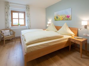 23704540-Ferienwohnung-4-Gunzenhausen-300x225-5