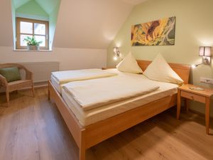 23704541-Ferienwohnung-4-Gunzenhausen-300x225-2