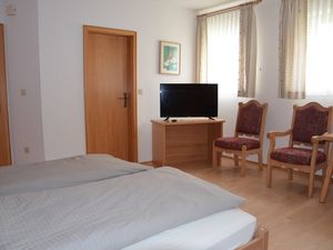 23704545-Ferienwohnung-2-Gunzenhausen-300x225-4