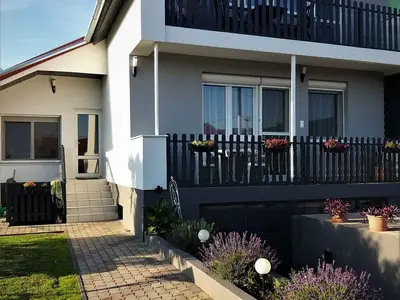 Ferienwohnung für 6 Personen (75 m²) in Gyenesdiás 1/10