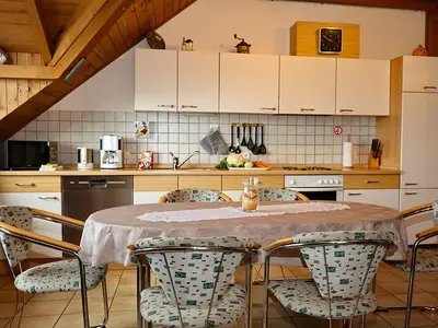 Küche mit Esstisch Wohnung 1 ( 5 Bett )