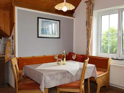 Esstisch Wohnung 2 ( 4 Bett )