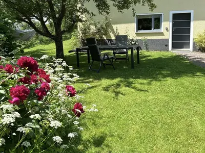 Eingang und Gartenplatz
