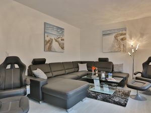 23970995-Ferienwohnung-8-Haffkrug-300x225-0