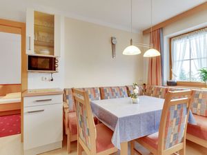 22332403-Ferienwohnung-4-Hainzenberg-300x225-0