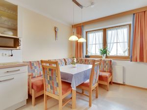 22332403-Ferienwohnung-4-Hainzenberg-300x225-3