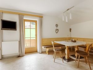 22782767-Ferienwohnung-11-Hainzenberg-300x225-2