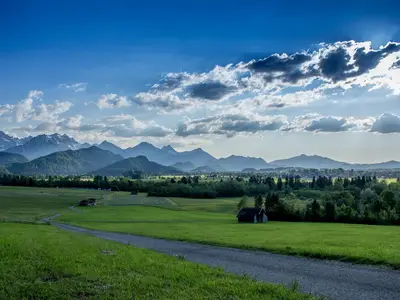 Blick auf Bergkette bei einem Spaziergang