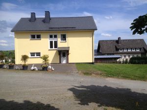 23984512-Ferienwohnung-4-Hallenberg-300x225-5