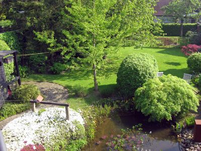 Blick in die grüne Oase der Ferienwohnung