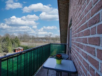 Der Balkon mit Blick in die Landschaft